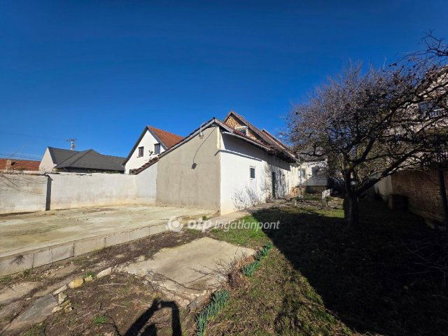 Eladó családi ház, Ürömön 107.9 M Ft, 4 szobás