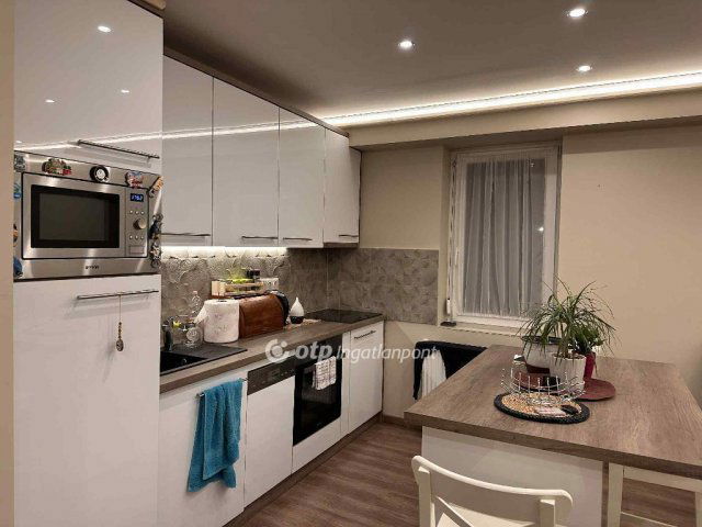 Eladó téglalakás, Egerben 69.9 M Ft, 2 szobás