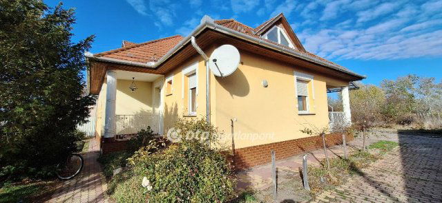 Eladó családi ház, Kiskőrösön 59.9 M Ft, 4 szobás