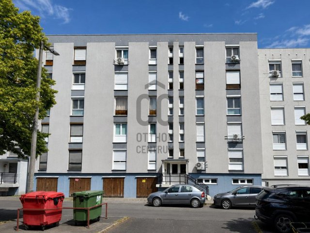 Eladó panellakás, Pécsett, Esztergályos János utcában 39.5 M Ft