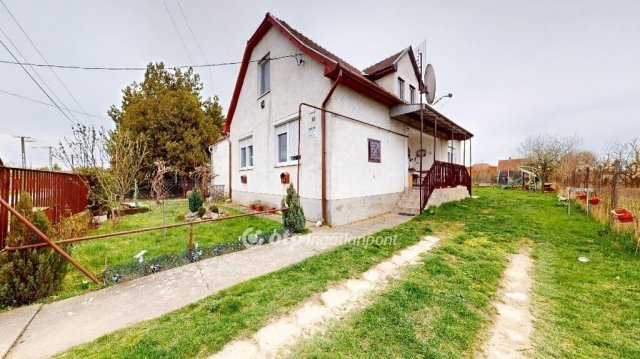 Eladó családi ház, Csengerben 42.8 M Ft, 5 szobás