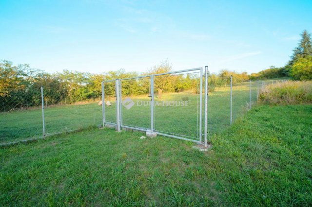 Eladó telek, Esztergomban 18 M Ft / költözzbe.hu