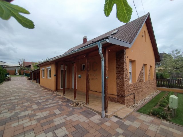 Eladó családi ház, Siófokon 84.9 M Ft, 4 szobás