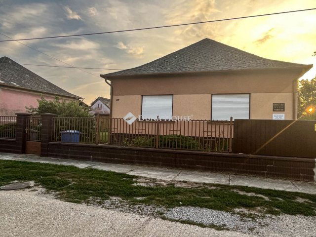 Eladó családi ház, Barcson, Fürdő utcában 23.99 M Ft, 5 szobás