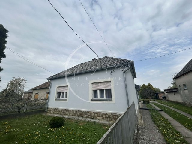 Eladó családi ház, Felsőszentmártonon 32.9 M Ft, 3+1 szobás