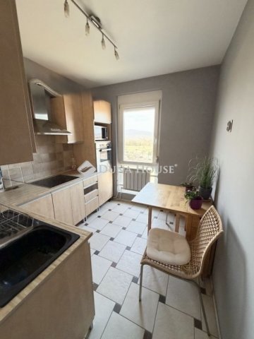 Eladó panellakás, Pécsett 54.9 M Ft, 3 szobás