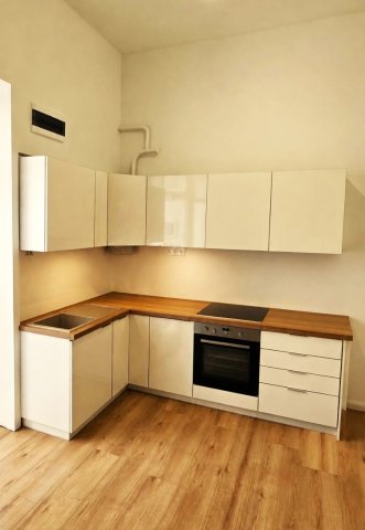 Eladó téglalakás, Budapesten, XIV. kerületben, Angol utcában