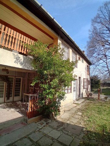 Eladó családi ház, Balatonszárszón 80 M Ft, 11 szobás