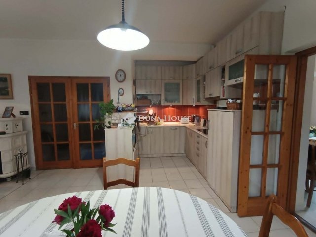 Eladó családi ház, Pécsett 139 M Ft, 6 szobás
