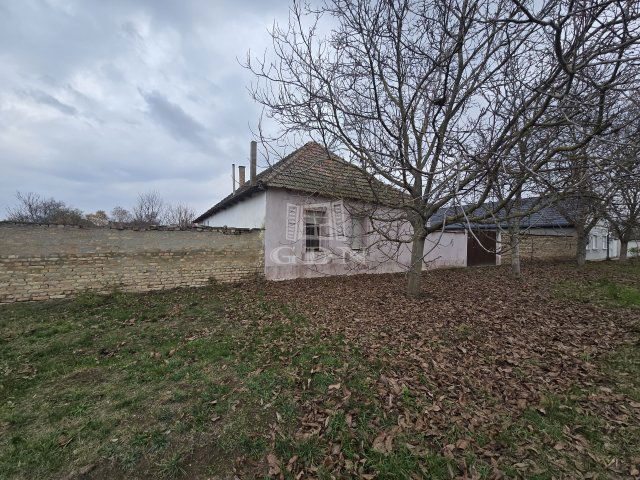 Eladó családi ház, Madarason 5.3 M Ft, 2 szobás