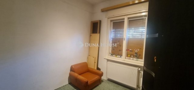 Eladó családi ház, Vecsésen 110 M Ft, 5 szobás