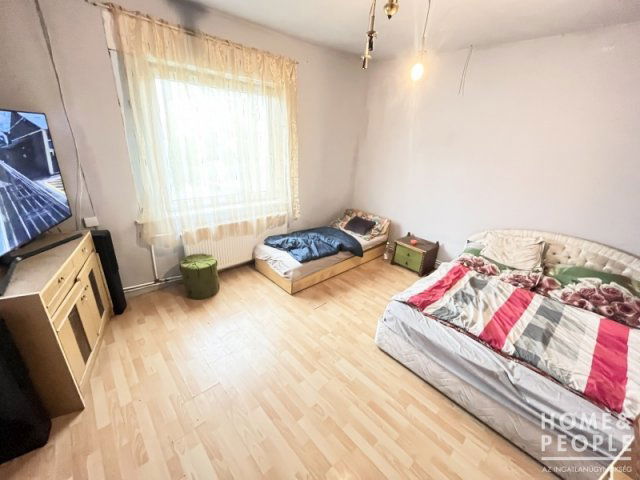 Eladó családi ház, Szegeden 51.699 M Ft, 4+2 szobás