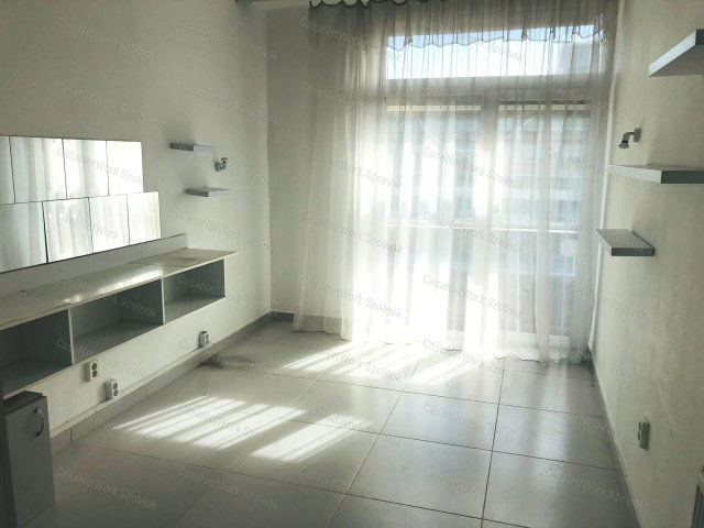 Kiadó üzlethelyiség, Szolnokon 77 E Ft / hó, 1 szobás