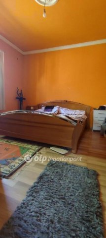 Eladó családi ház, Ajkán 30 M Ft, 3 szobás