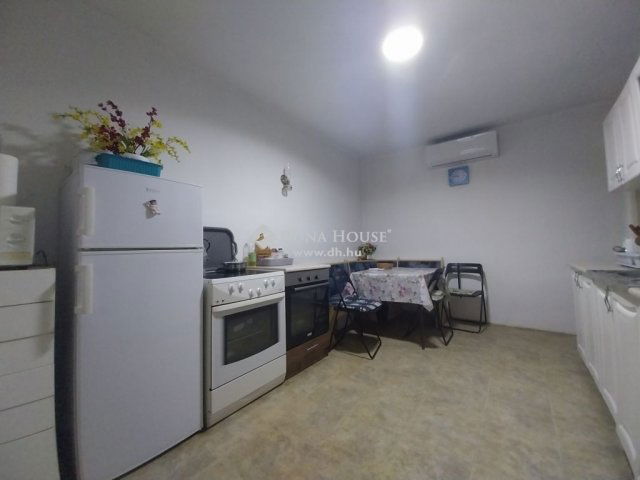 Eladó családi ház, Pakson 28 M Ft, 2 szobás