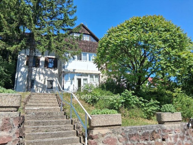 Eladó családi ház, Balatonalmádiban 220 M Ft, 10 szobás