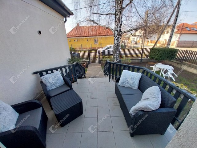 Eladó ikerház, Székesfehérvárott 74 M Ft, 2+1 szobás