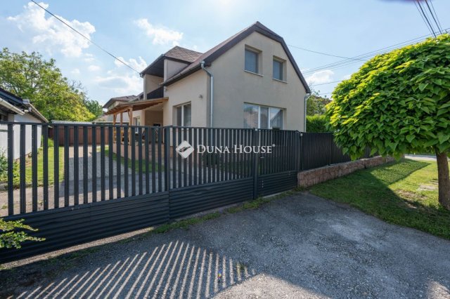 Eladó családi ház, Tatán 93 M Ft, 6 szobás