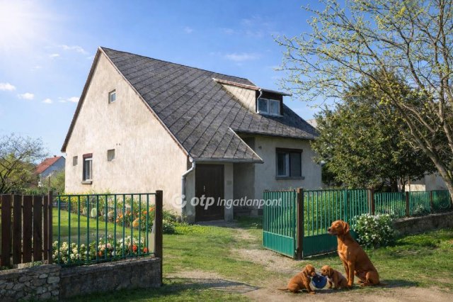 Eladó családi ház, Halimbán 58.4 M Ft, 4 szobás