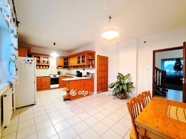 Eladó családi ház, Levelek 73 M Ft, 5 szobás