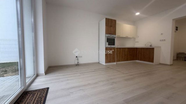 Eladó téglalakás, Szombathelyen 72.5 M Ft, 1+2 szobás