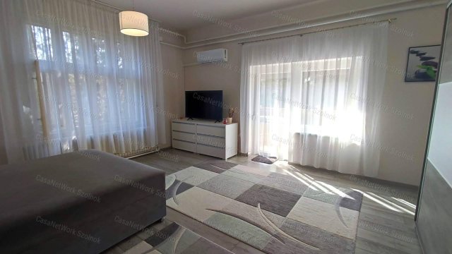 Eladó téglalakás, Szolnokon 45.5 M Ft, 3 szobás