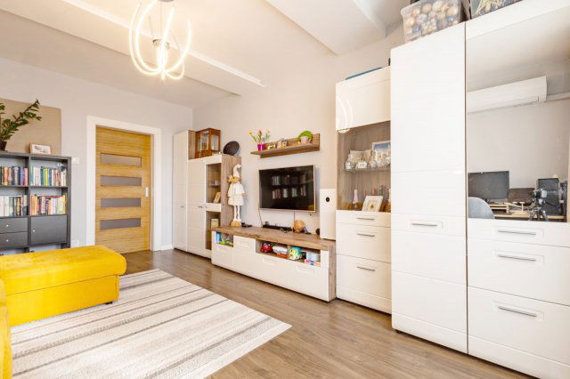 Eladó panellakás, Debrecenben 71.9 M Ft, 3 szobás