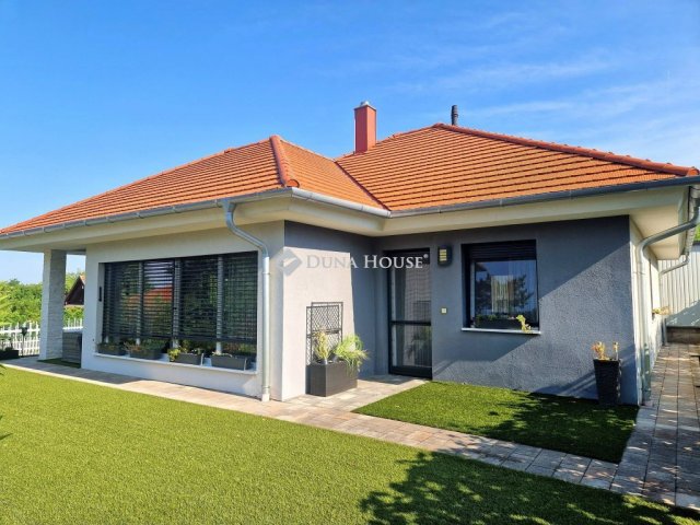 Eladó családi ház, Gyenesdiáson, Kümell közben 189 M Ft