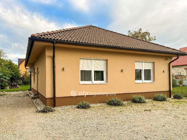 Eladó családi ház, Győrött 135 M Ft, 4 szobás