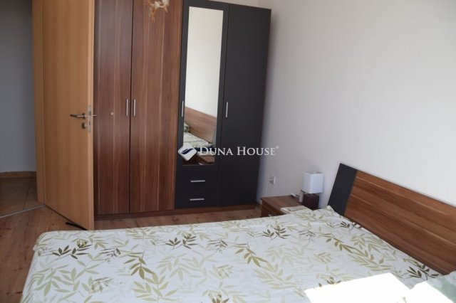Kiadó téglalakás, albérlet, Pécsett 220 E Ft / hó, 3 szobás