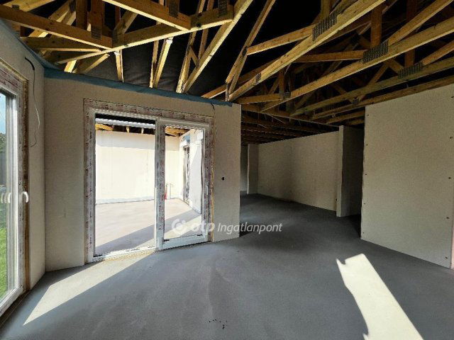 Eladó ikerház, Cegléden 135 M Ft, 4 szobás