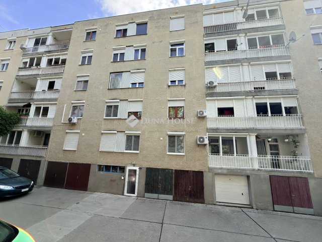 Eladó téglalakás, Mohácson, Ete János utcában 37.5 M Ft