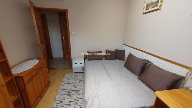 Kiadó téglalakás, albérlet, Pécsett 280 E Ft / hó, 3 szobás