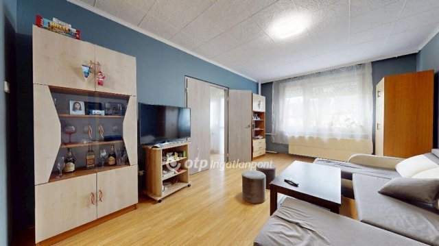 Eladó panellakás, Miskolcon 35.9 M Ft, 2+1 szobás