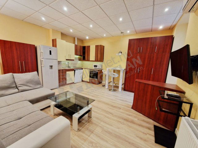 Kiadó téglalakás, albérlet, I. kerületben, Attila úton