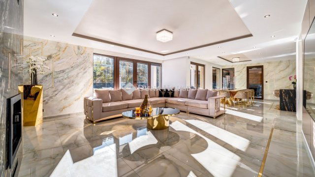 Eladó családi ház, Mogyoródon 690 M Ft, 6 szobás