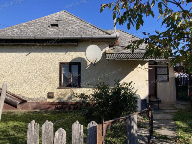 Eladó családi ház, Besenyszögön 12.4 M Ft, 2 szobás