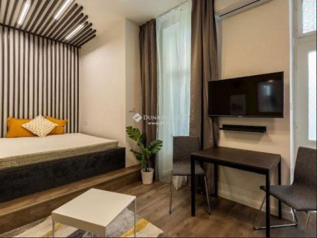 Eladó téglalakás, Budapesten, VII. kerületben, Akácfa utcában