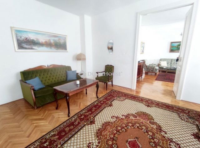 Eladó téglalakás, Pécsett 97.2 M Ft, 3 szobás