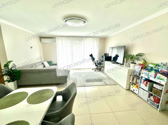 Eladó ikerház, Nyíregyházán 79.9 M Ft, 4 szobás