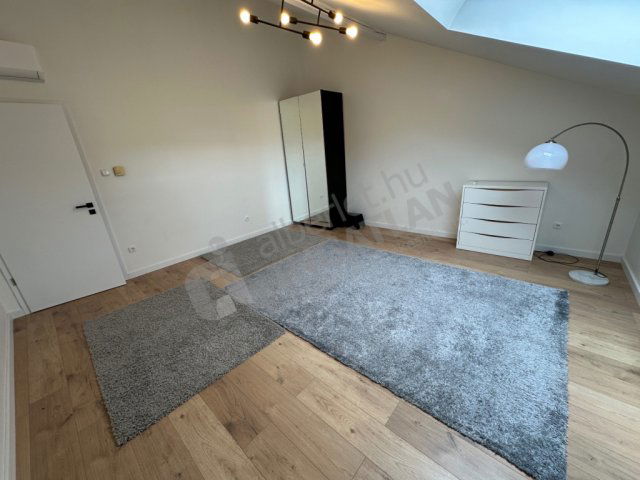 Kiadó téglalakás, albérlet, Budapesten, VI. kerületben