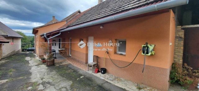 Eladó családi ház, Vácegresen 75 M Ft, 5 szobás