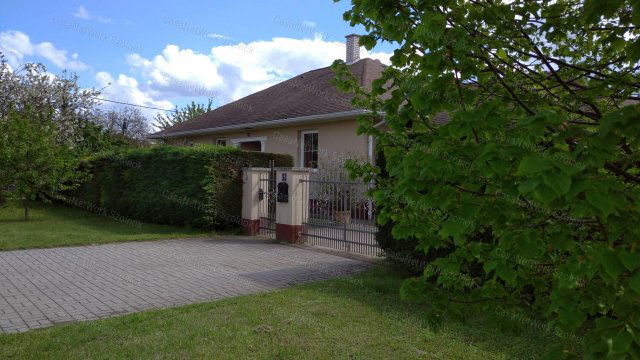 Eladó családi ház, Szolnokon 89.9 M Ft, 4 szobás