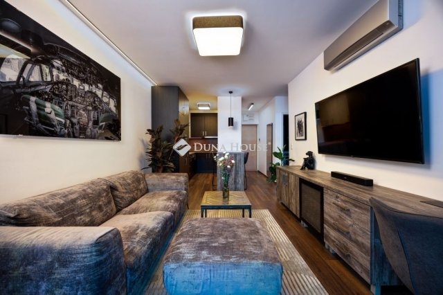 Eladó téglalakás, Budapesten, VIII. kerületben 99 M Ft, 2 szobás