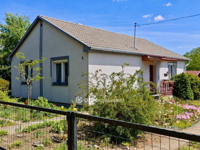 Eladó családi ház, Nyíregyházán 59.999 M Ft, 2 szobás