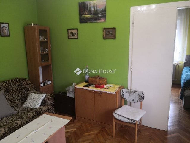 Eladó téglalakás, Pécsett 55 M Ft, 2 szobás
