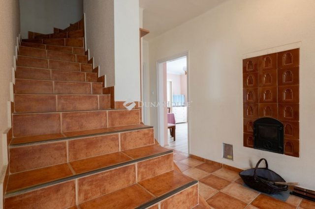 Eladó családi ház, Pécsett 174.9 M Ft, 5+2 szobás