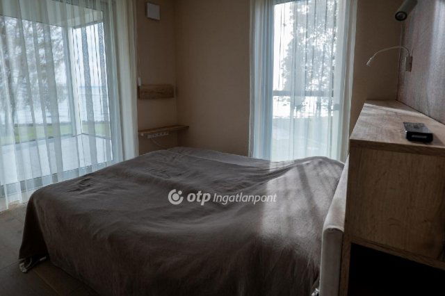 Eladó téglalakás, Balatonakarattyán 328 M Ft, 4 szobás