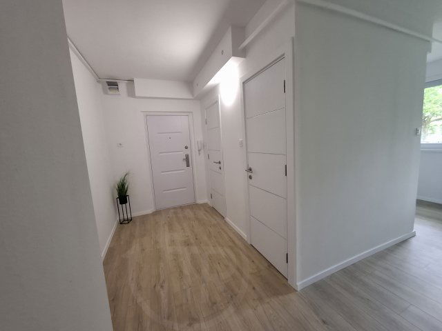 Eladó panellakás, Pécsett 52.7 M Ft, 3 szobás