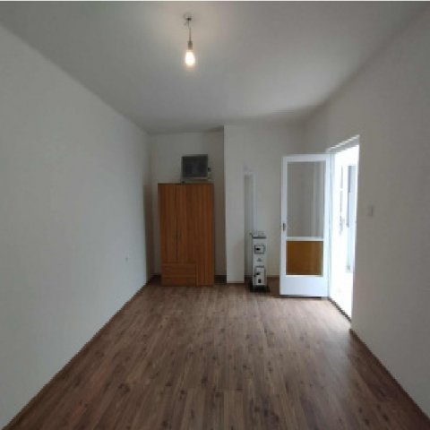 Eladó családi ház, Gödön 90 M Ft, 30 szobás